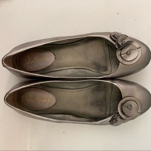 Cole Haan Women’s Silver/Gray Flats with 3 flowers design - size 9.5B